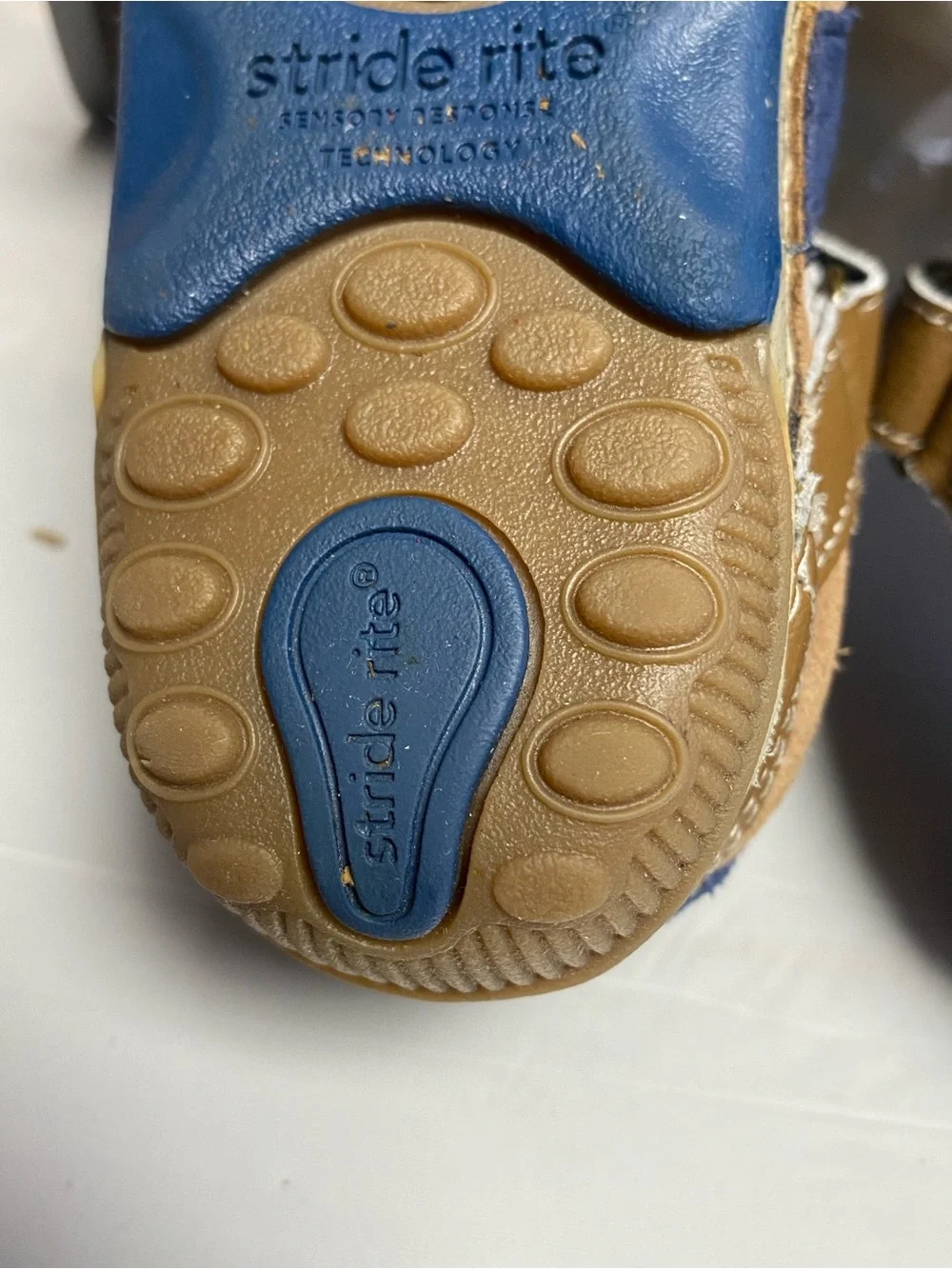 Stride Rite SRT Wes Leather Sneaker Taupe/Navy Boys Size 8.5M